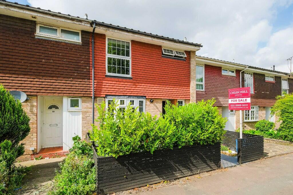 3 bedroom terraced house for sale in Eastway, Wanstead, E11