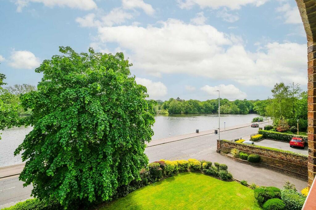 2 bedroom flat for sale in Laybrook Lodge, Snaresbrook, E11