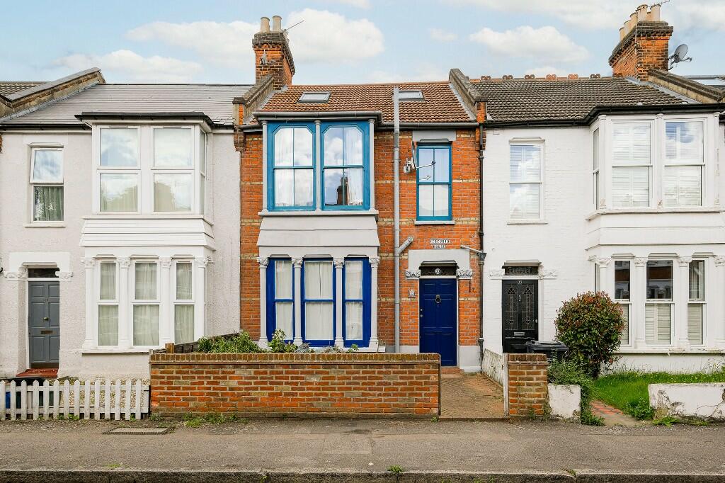 3 bedroom terraced house for sale in Dangan Road, Wanstead, E11
