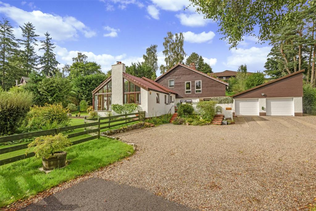 4 bedroom detached house for sale in Goldcrest, Golf Course Road