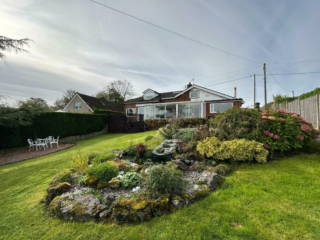 4 bedroom detached house for sale in Hill Top, Foulridge, Colne, BB8