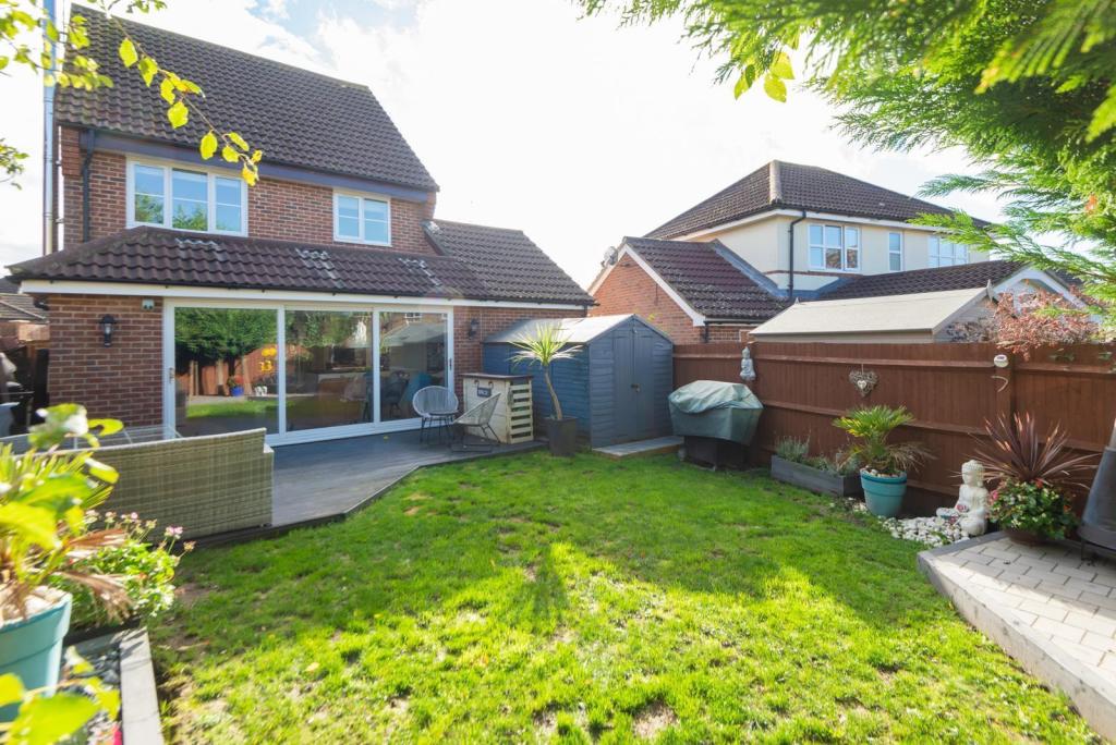 3 bedroom detached house for sale in Pondmore Way, Orchard Heights
