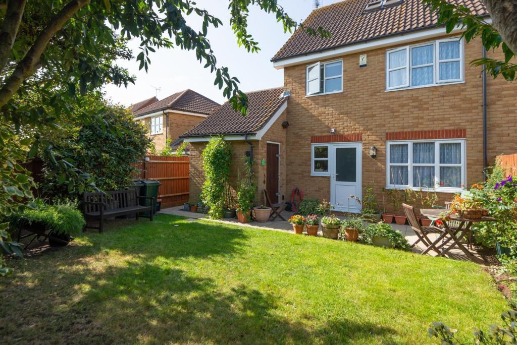 3 bedroom semi-detached house for sale in Wyndy Lane, Orchard Heights ...