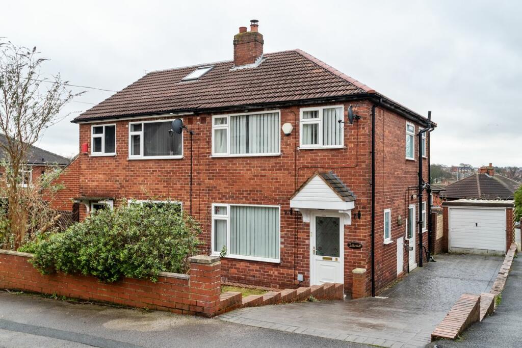 3 bedroom semidetached house for sale in Harthill, Gildersome, LS27