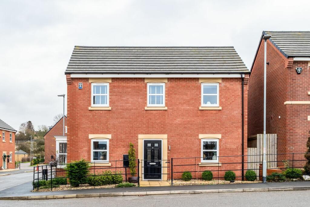 4 bedroom detached house for sale in Winterfell Road, Drighlington, BD11