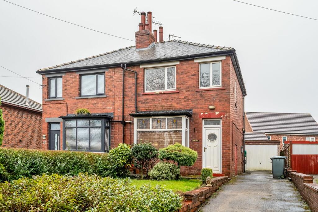 3 bedroom semidetached house for sale in Whitehall Road, Drighlington