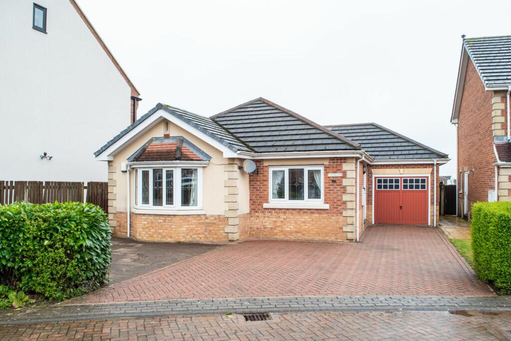 2 bedroom bungalow for sale in Bowling Green View, Drighlington, BD11