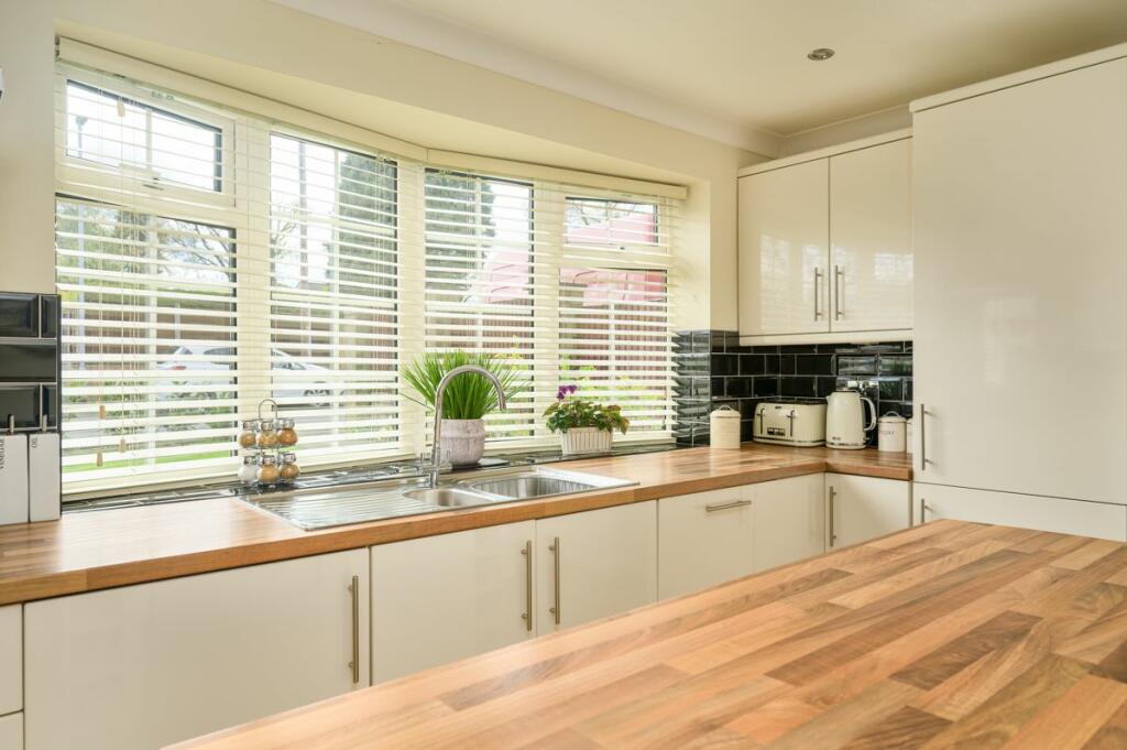 Additional property image - Moorside Green, Drighlington