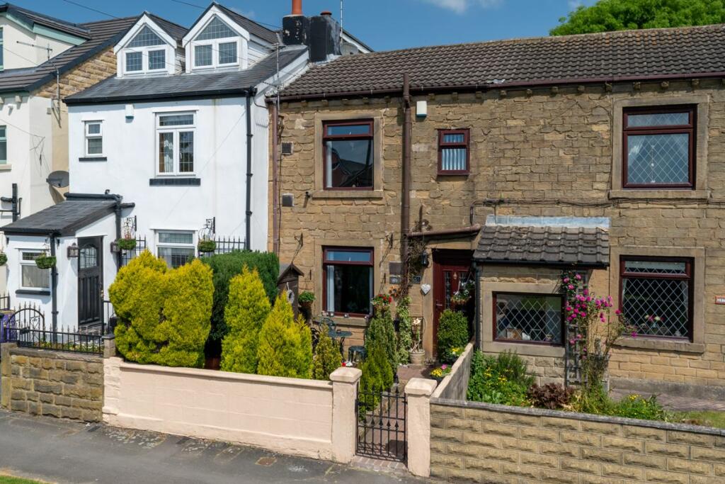 2 bedroom cottage for sale in Wakefield Road, Drighlington, BD11