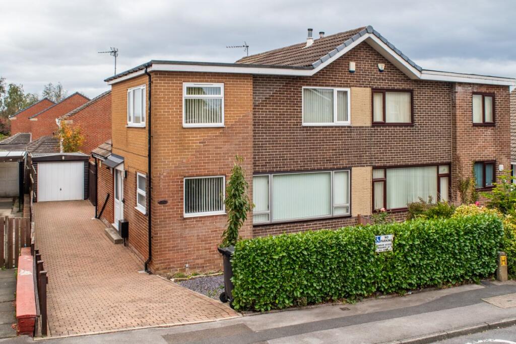 Main image of property: Moorside Mount, Drighlington