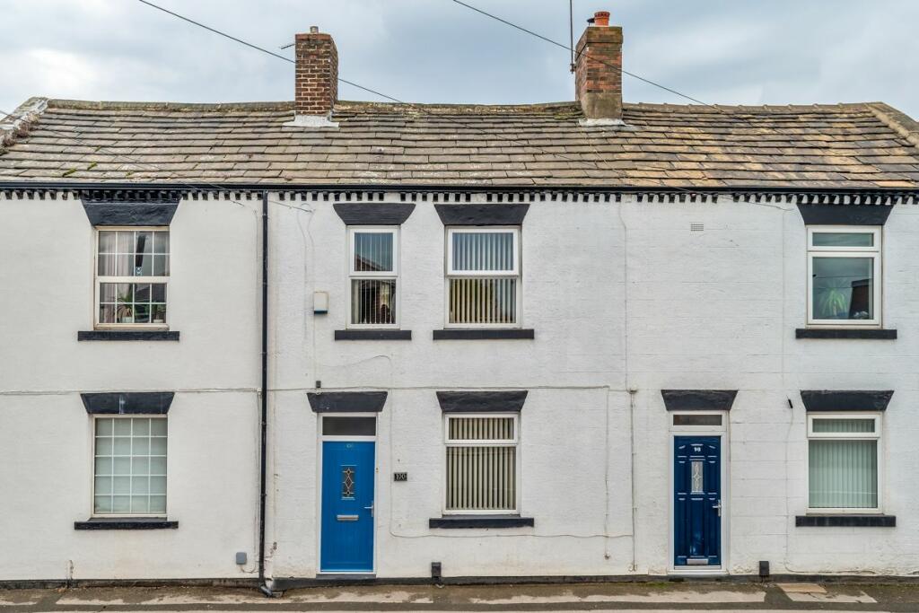 3 bedroom terraced house for sale in Wakefield Road, Drighlington, BD11
