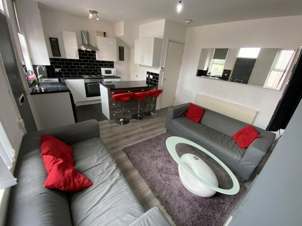3 bedroom terraced house for rent in Harold Mount, Hyde Park ,Leeds, LS6 1PW, LS6
