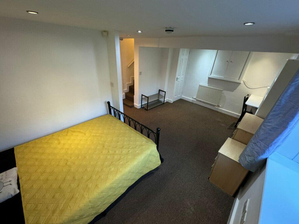 3 bedroom house share for rent in Norman Grove, Kirkstall, Leeds, LS5 3JH, LS5