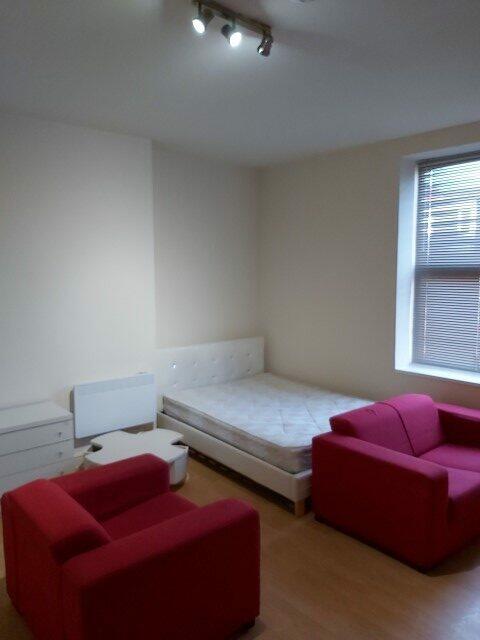 Studio flat for rent in Church Road, Armley, Leeds, LS12 1TZ, LS12