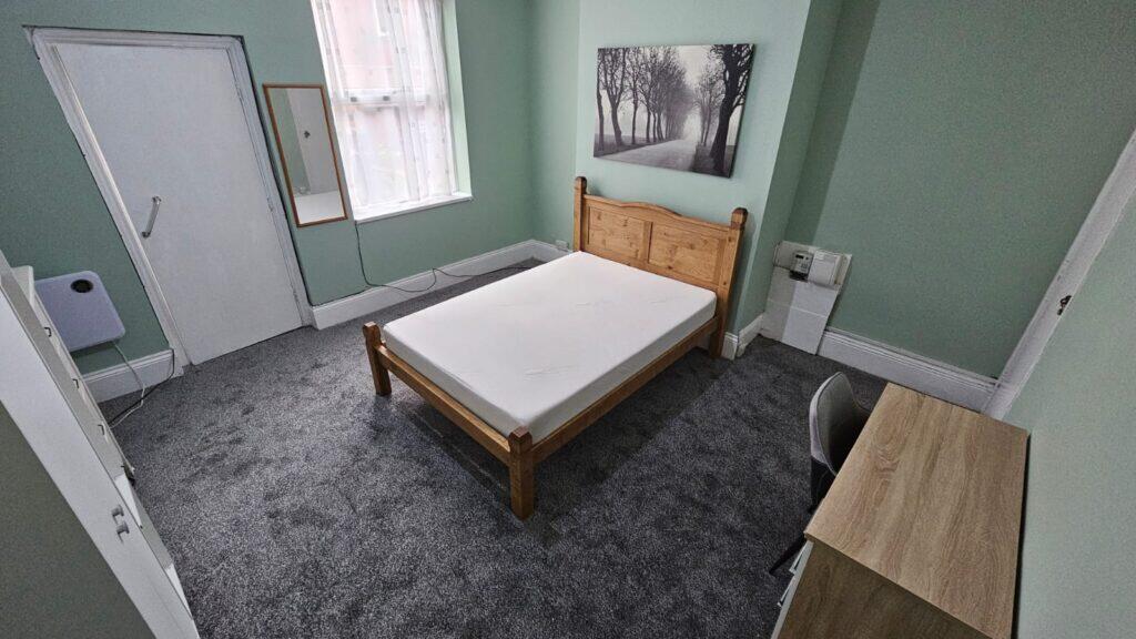 Main image of property: Flat 2, Linden Grove, Beeston, Leeds, LS11 6EY