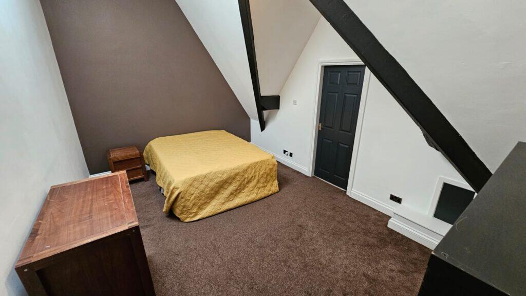 Main image of property: Room 4, St Johns House, Merrion Street, Leeds, LS2 8JE