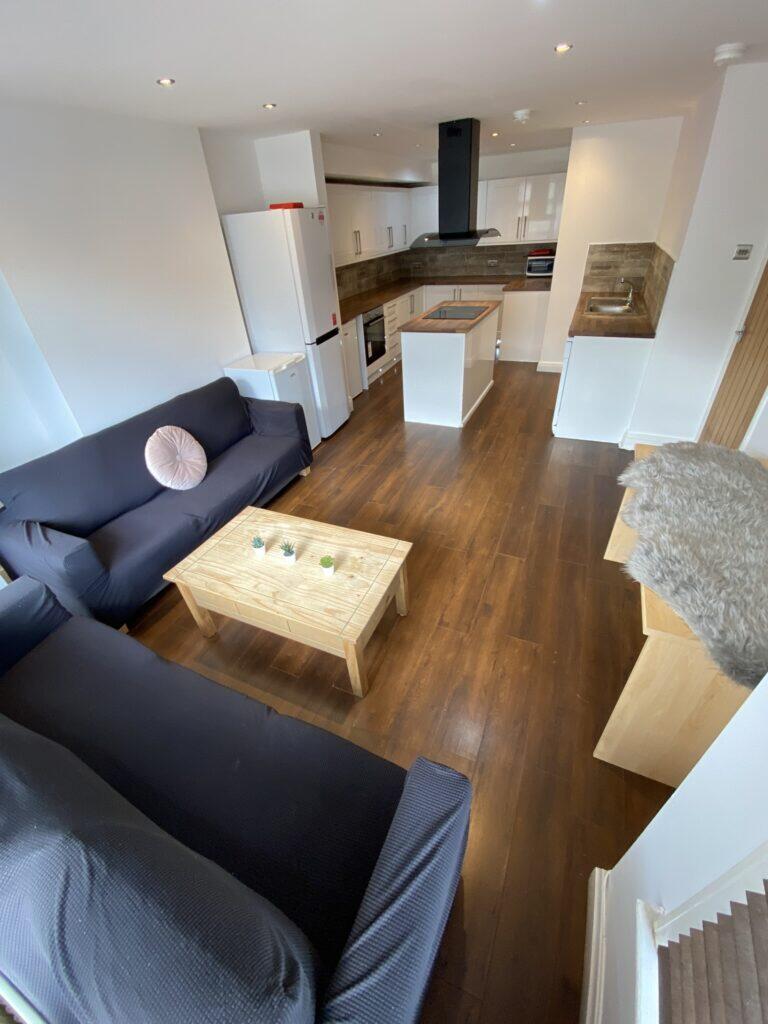 Main image of property: Headingley Mount, Headingley, Leeds, LS6 3EW
