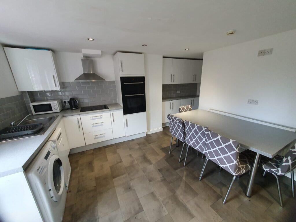 Main image of property: Headingley Mount, Headingley, Leeds, LS6 3EL