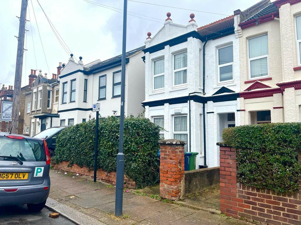 2 bedroom flat for rent in Spencer Road, Harrow, HA3