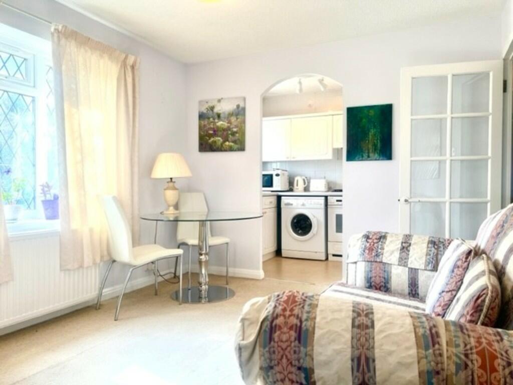 2 bedroom flat for rent in Whisperwood Close, Harrow Weald, HA3