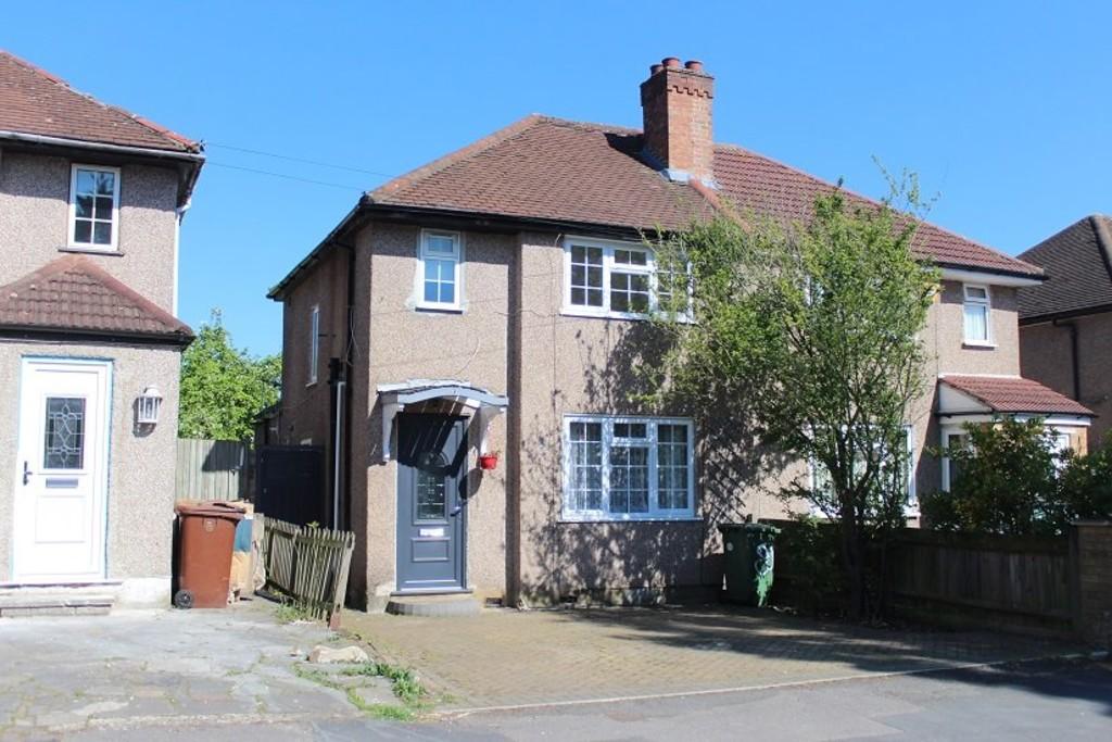 4 bedroom semidetached house for rent in Hampden Road, Harrow Weald, HA3