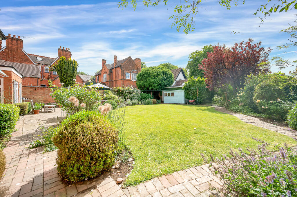 4 bedroom detached house for sale in Knighton Road, Stoneygate