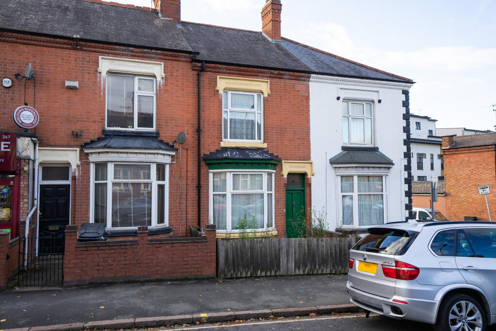 2 bedroom terraced house for sale in Welford Road, Leicester, LE2