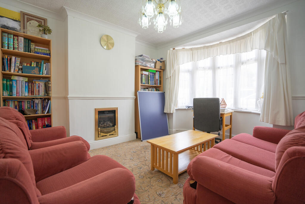 4 bedroom semidetached house for sale in Aberdale Road, Leicester, LE2