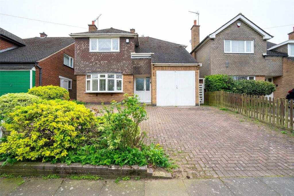 4 bedroom detached house for sale in Asquith Boulevard, West Knighton, Leicester, LE2