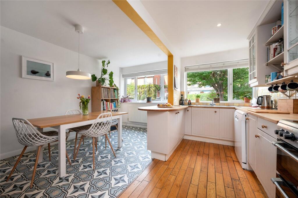 Main image of property: Avenue Road, Stoneygate, Leicester, LE2