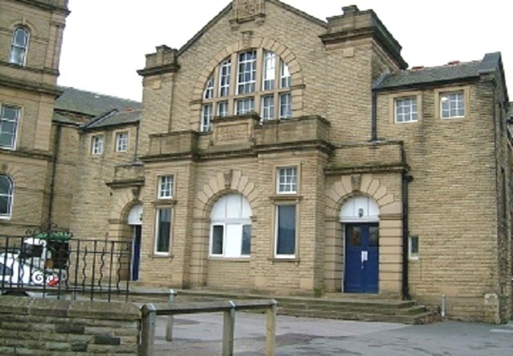 Main image of property: 2,Gledholt Park