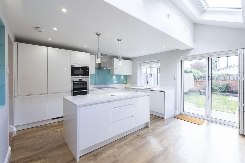 4 bedroom semidetached house for rent in Wathen Road, Dorking, RH4