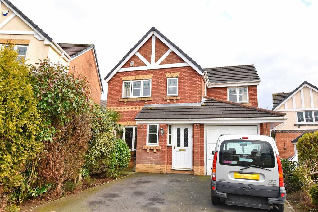 4 bedroom detached house for sale in Tarnside Close, Smallbridge