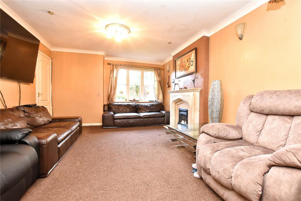 4 bedroom detached house for sale in Tarnside Close, Smallbridge