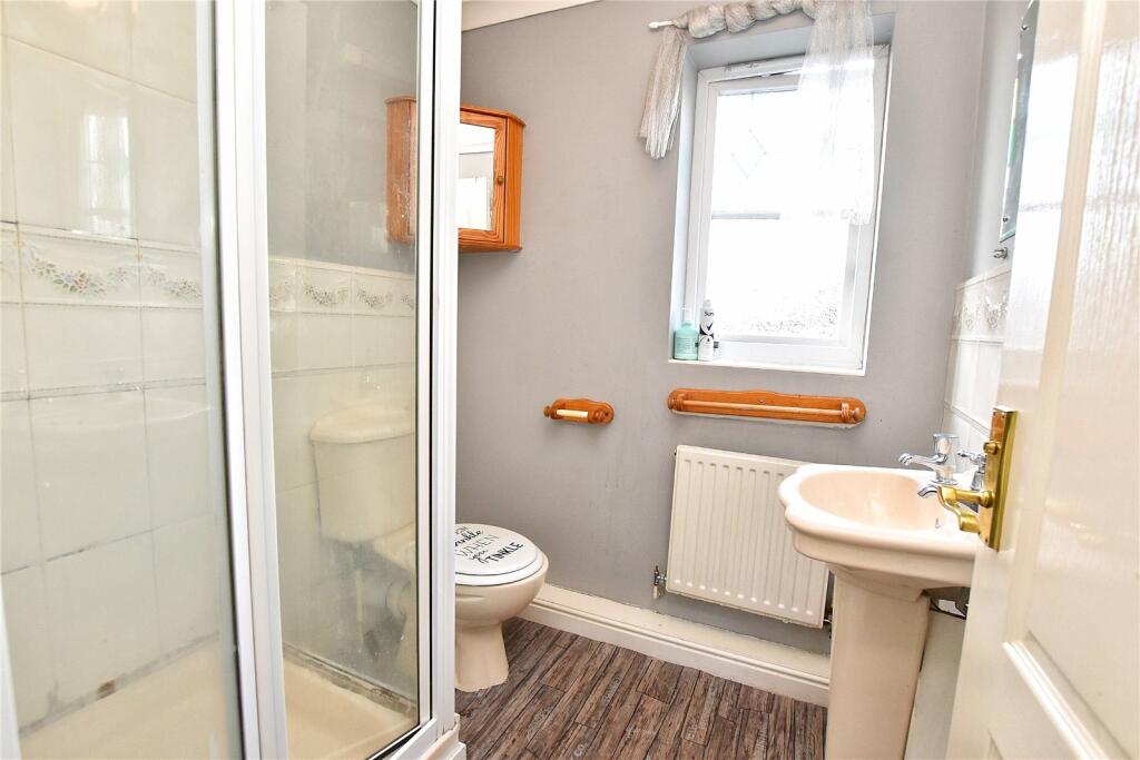 4 bedroom detached house for sale in Tarnside Close, Smallbridge