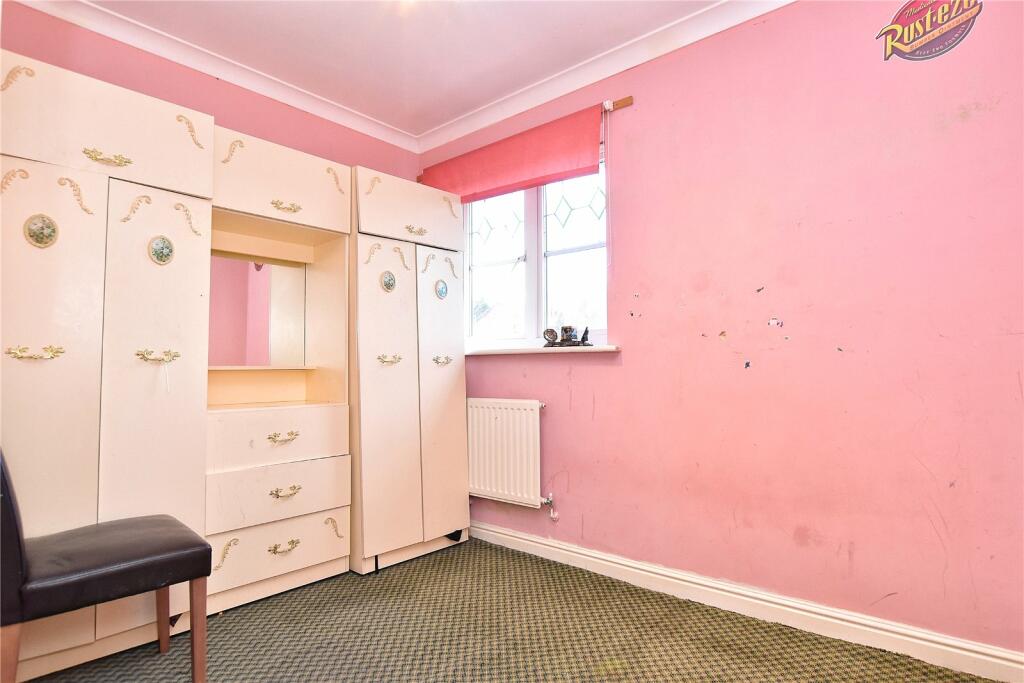 4 bedroom detached house for sale in Tarnside Close, Smallbridge