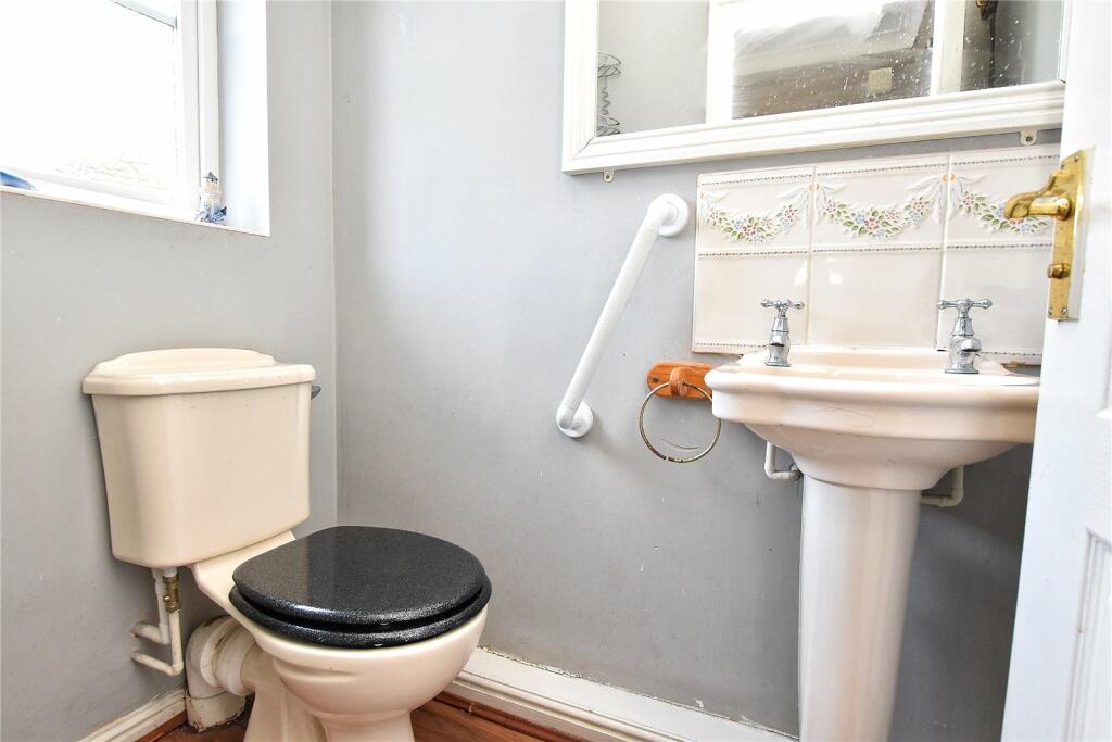 4 bedroom detached house for sale in Tarnside Close, Smallbridge