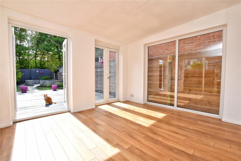 4 bedroom semidetached house for sale in Gilbrook Way, Badgers Hollow