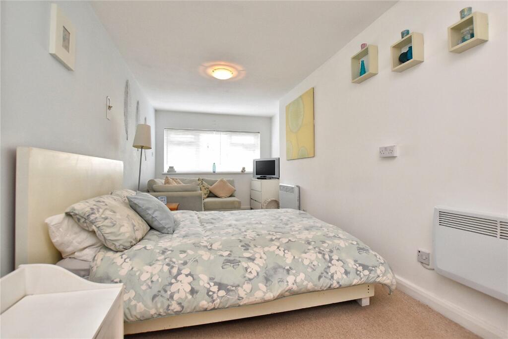 4 bedroom semidetached house for sale in Gilbrook Way, Badgers Hollow