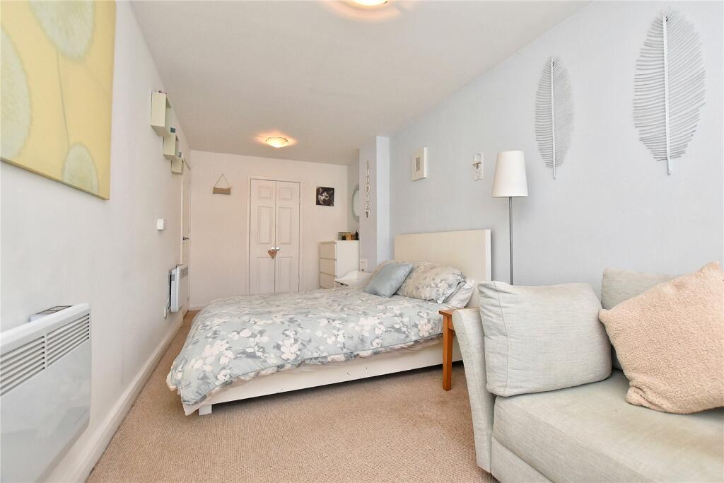 4 bedroom semidetached house for sale in Gilbrook Way, Badgers Hollow