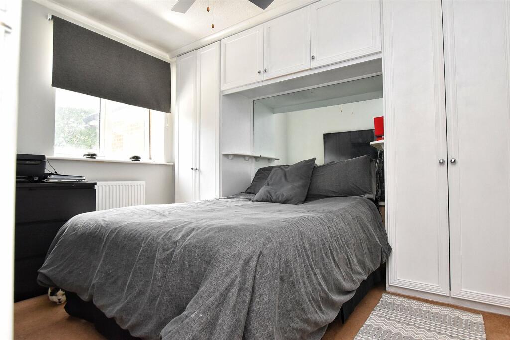 4 bedroom semidetached house for sale in Gilbrook Way, Badgers Hollow