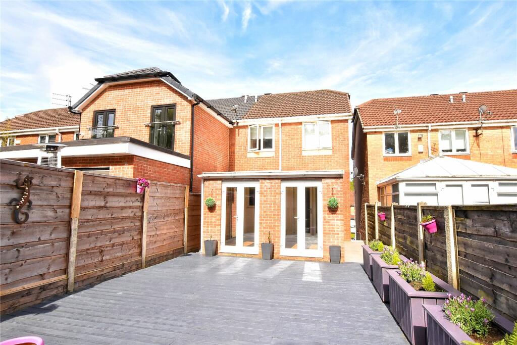 4 bedroom semidetached house for sale in Gilbrook Way, Badgers Hollow