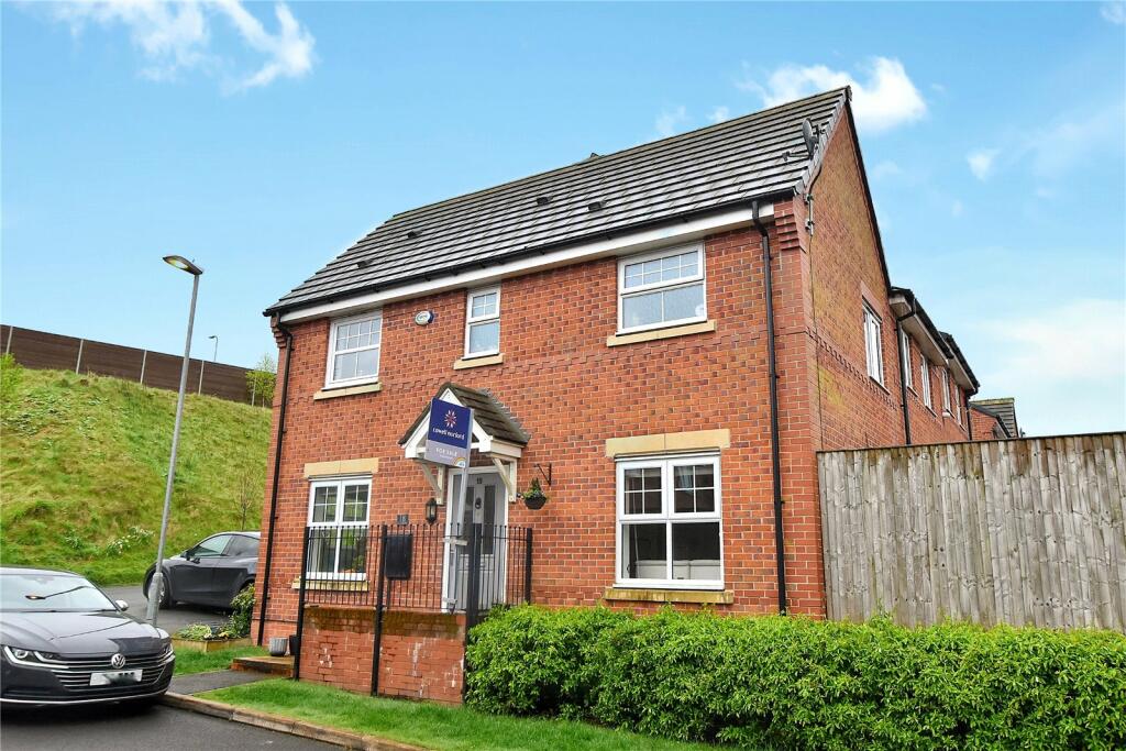 3 bedroom semidetached house for sale in Dairy House Close, Burnedge