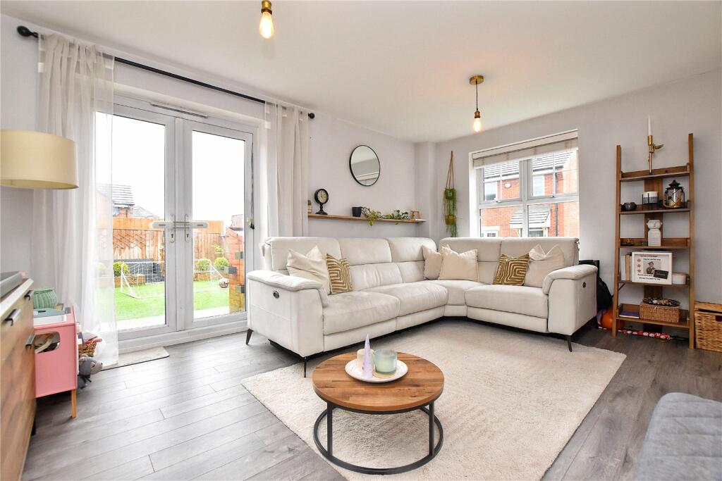 3 bedroom semidetached house for sale in Dairy House Close, Burnedge