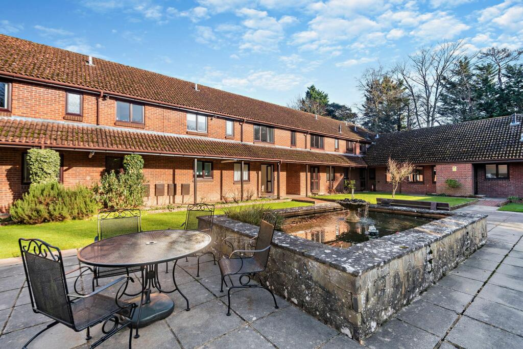 2 bedroom retirement property for sale in London Road, East Grinstead, RH19