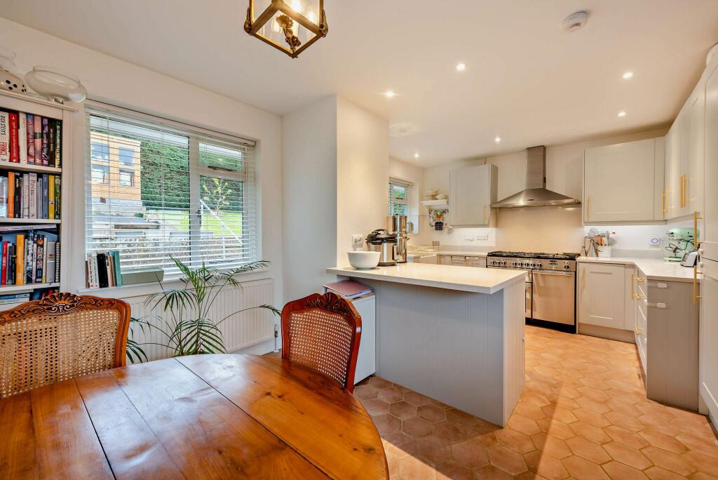 3 bedroom detached bungalow for sale in Harvest Hill, East Grinstead, RH19