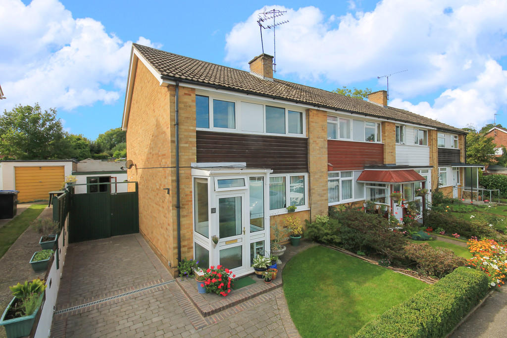 3 bedroom end of terrace house for sale in Kennedy Avenue, East