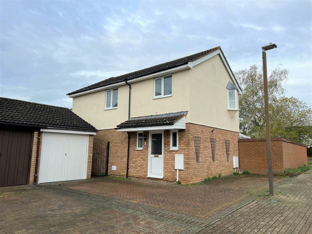 3 bedroom detached house for rent in Booker Avenue ,Bradwell Common, Milton Keynes, MK13