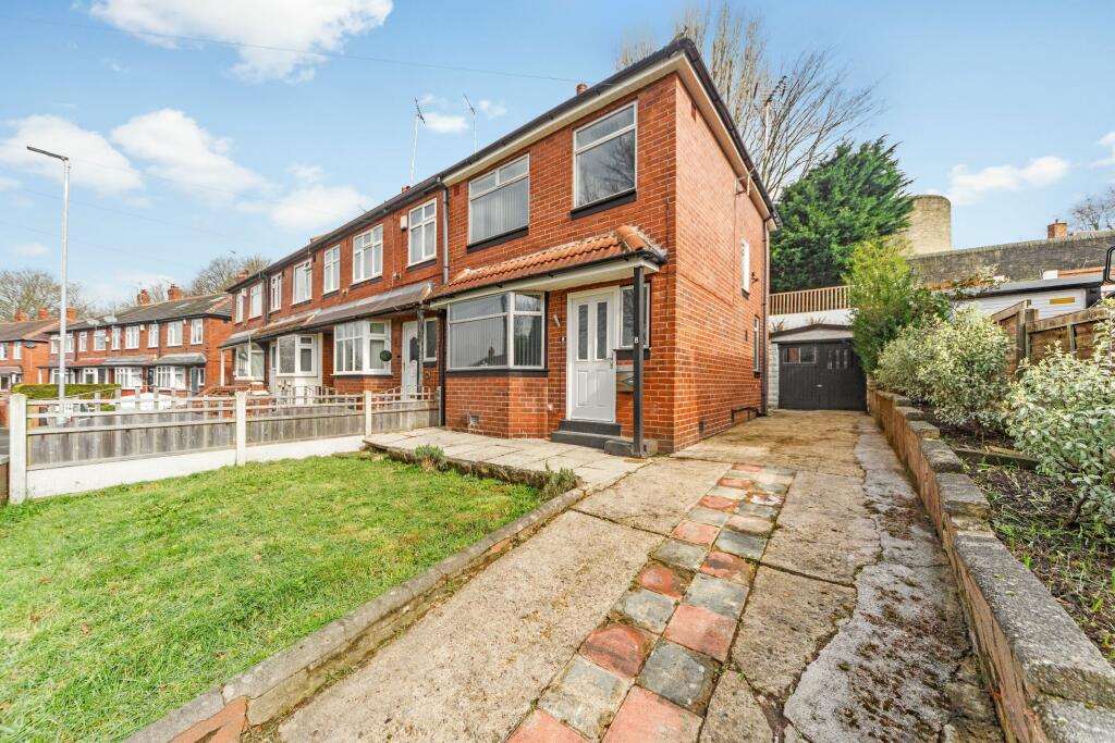 3 bedroom end of terrace house for sale in Willow Well Road, Leeds, LS15