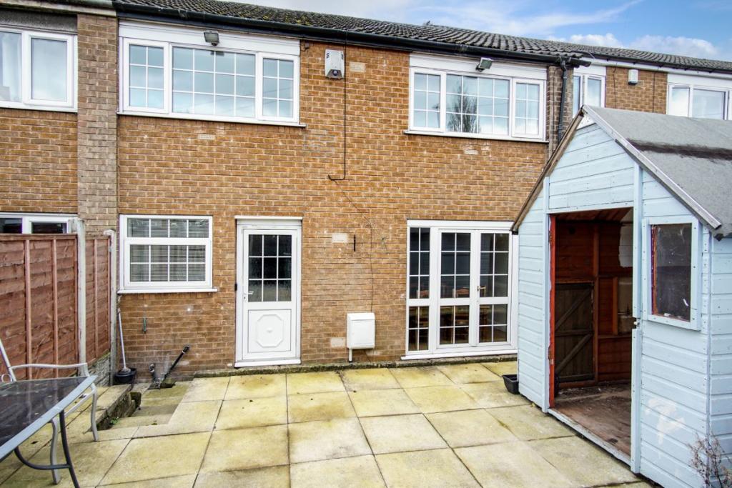 3 bedroom terraced house for sale in Sherburn Road, LS14